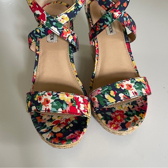 Steve Madden Colorful Floral Wedge Sandals 7.5 - Picture 4 of 5